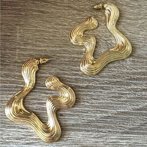 Vintage style hoop earrings 